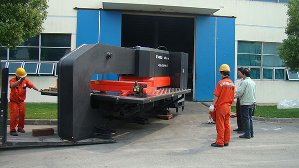 開普數(shù)控沖床搬運案例 開普數(shù)控沖床搬運案例